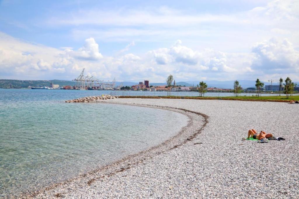 Aegida Beachfront Apartment Koper Ngoại thất bức ảnh